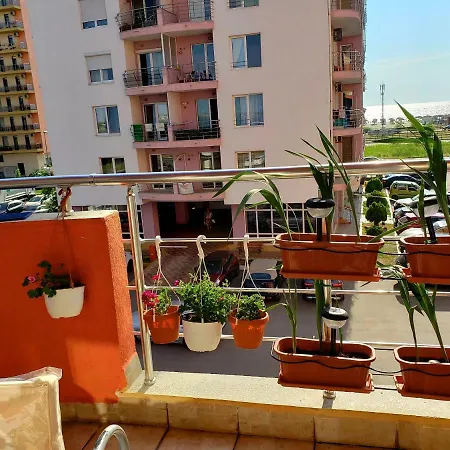 Melly's Summerland Mamaia