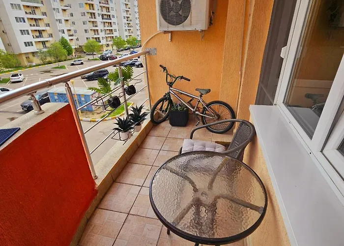 Melly's Summerland * Mamaia