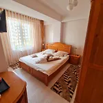 Melly's Summerland Apartment *