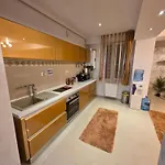 Melly's Summerland Apartment Mamaia