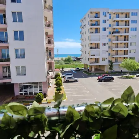 Melly's Summerland Apartment