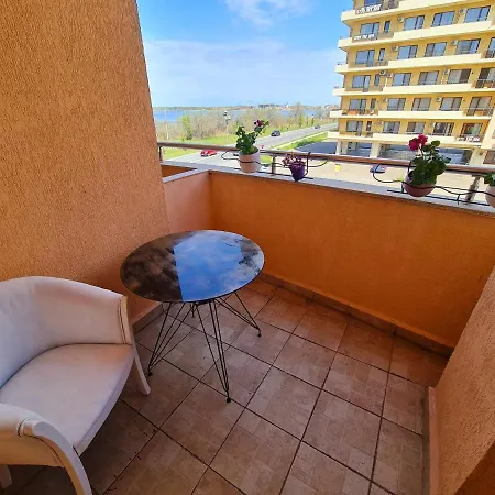 Melly's Summerland Mamaia