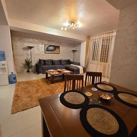 Melly's Summerland Apartament